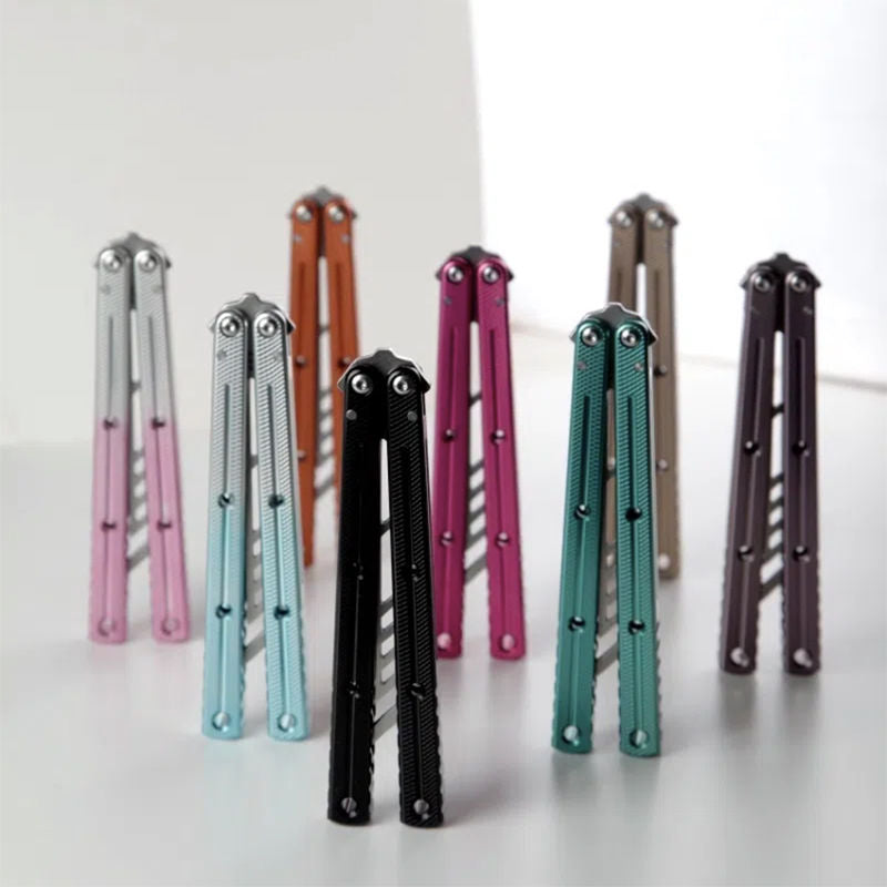 TITUS Kraken silver trainer folded